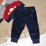 Conjunto Infantil de Plush Calça na cor marinho e Blusa na cor mescla e vermelho