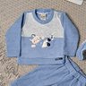 Conjunto Infantil Menino Plush na Cor Azul Jeans, com três peças, Calça, Blusa e Touca
