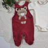 Jardineira com body bebê menina body  na cor creme jardineira na cor vermelha