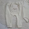 Conjunto com Body Bebê Neutro com calça Saruel na cor creme