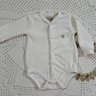 Conjunto com Body Bebê Neutro com calça Saruel na cor creme