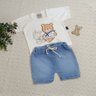 Conjunto jeans infantil menino camiseta raglan com estampa de marinheiro na cor creme e shorts sarruel na cor jeans