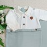 Saida maternidade bebe menino Macacão com botões decorativos no peito na cor verde com creme e manta na cor verde