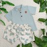 Conjunto infantil menino camiseta em malha na cor verde e shorts com elástico no cós em sarja creme com estampa