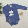 Conjunto body bebe menino body de manga longa em malha piquet na cor jeans e calça com vira pé em suedine com estampa de cachorrinho