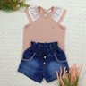 Conjunto jeans infantil menina blusa em malha canelada na cor salmão e shorts de cós clochard no tecido jeans