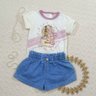 Conjunto jeans body infantil Body com estampa personalizada em malha com poliéster na cor creme shorts jeans com cós clochard